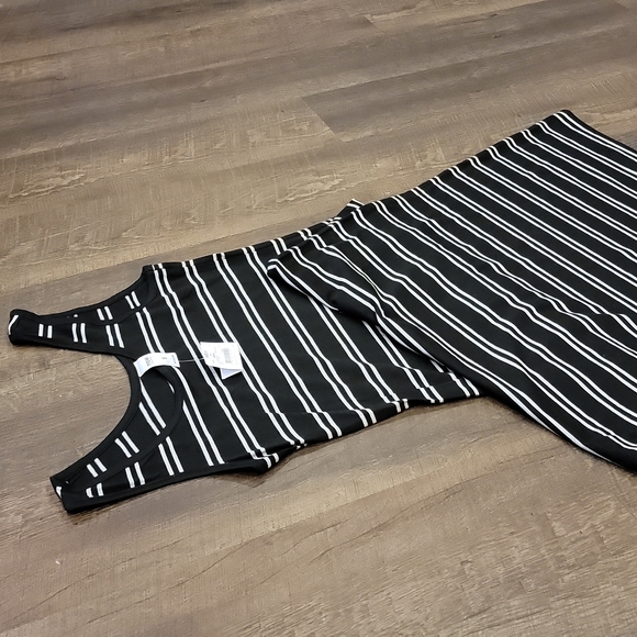 Bundle 3 items for $10. Now women's tank maxi dress. - Picture 6 of 9